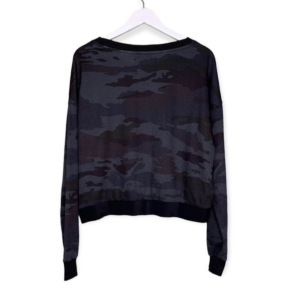 NWT Victoria’s Secret Women’s‎ Camo Crop Crew Neck Sweatshirt Blue Black XL - Picture 4 of 13